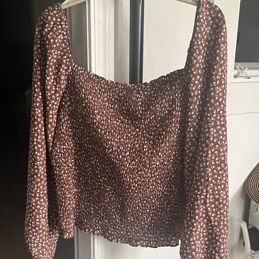 Stretchy smocked cropped soft top mocha floral fit good for medium too